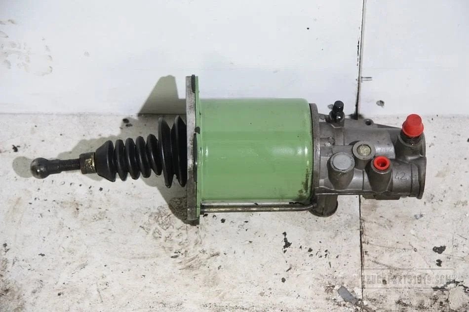 Knorr-Bremse Gearbox & Clutch Parts Koppelingspomp Iveco Use, Ophalen, Gebruikt, Overige merken, Transmissie en Toebehoren