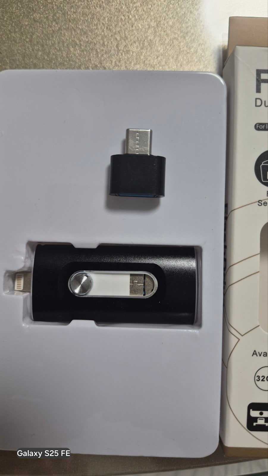 Foto 5 van FlashDrive Dual Opslag voor iOS & PC - 32GB