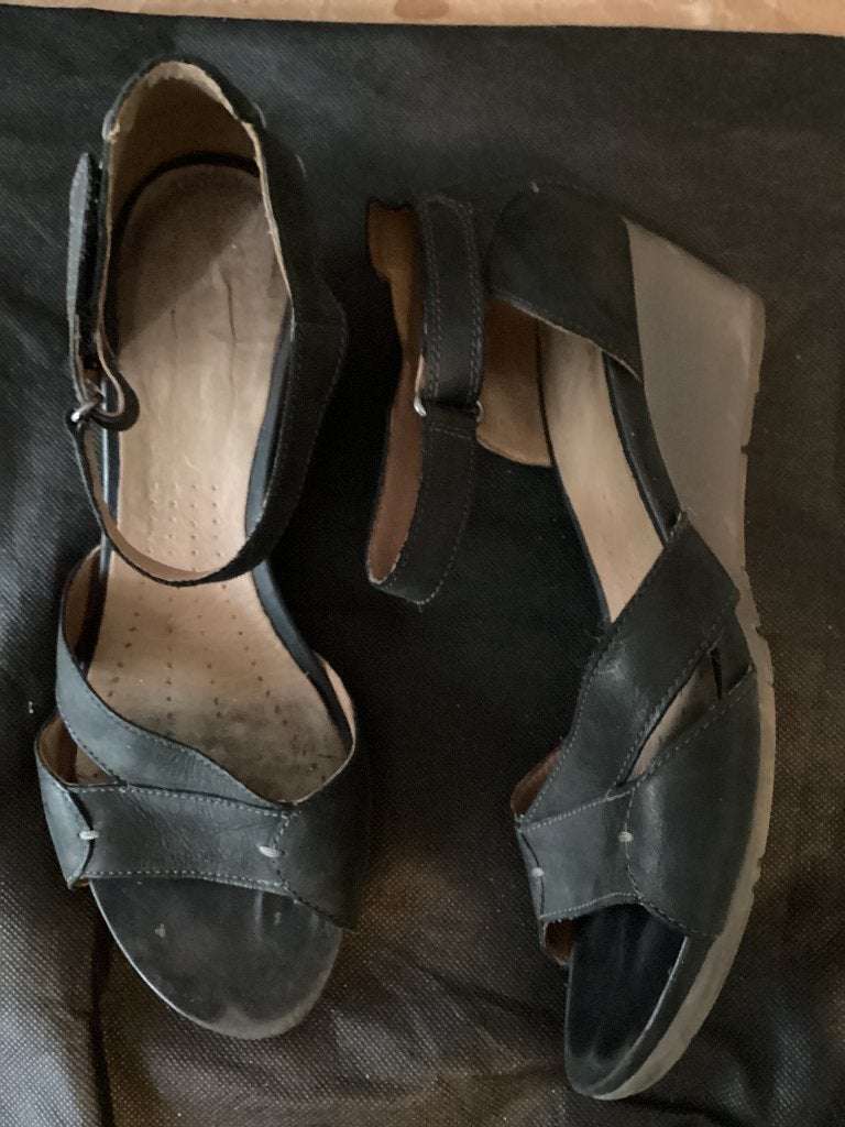 Mt 39 Clarks zwarte nubuck leren sleehak sandalen, Zwart, Clarks, Gedragen, Sandalen of Muiltjes
