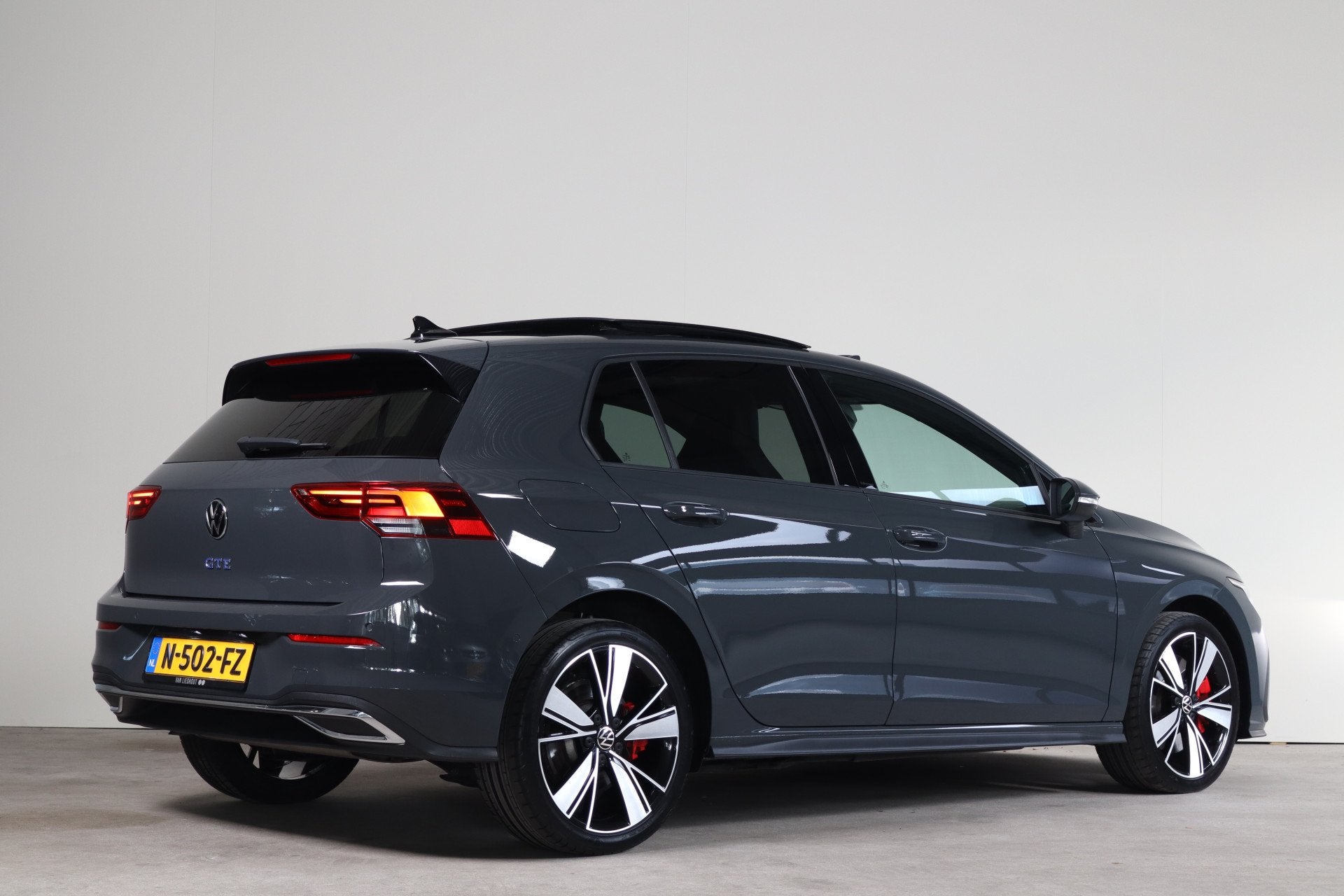 Volkswagen Golf 1.4 eHybrid GTE NL-Auto! Schuifdak I Leder I, Gebruikt, 4 cilinders, 1524 kg, Automatische klimaatregeling