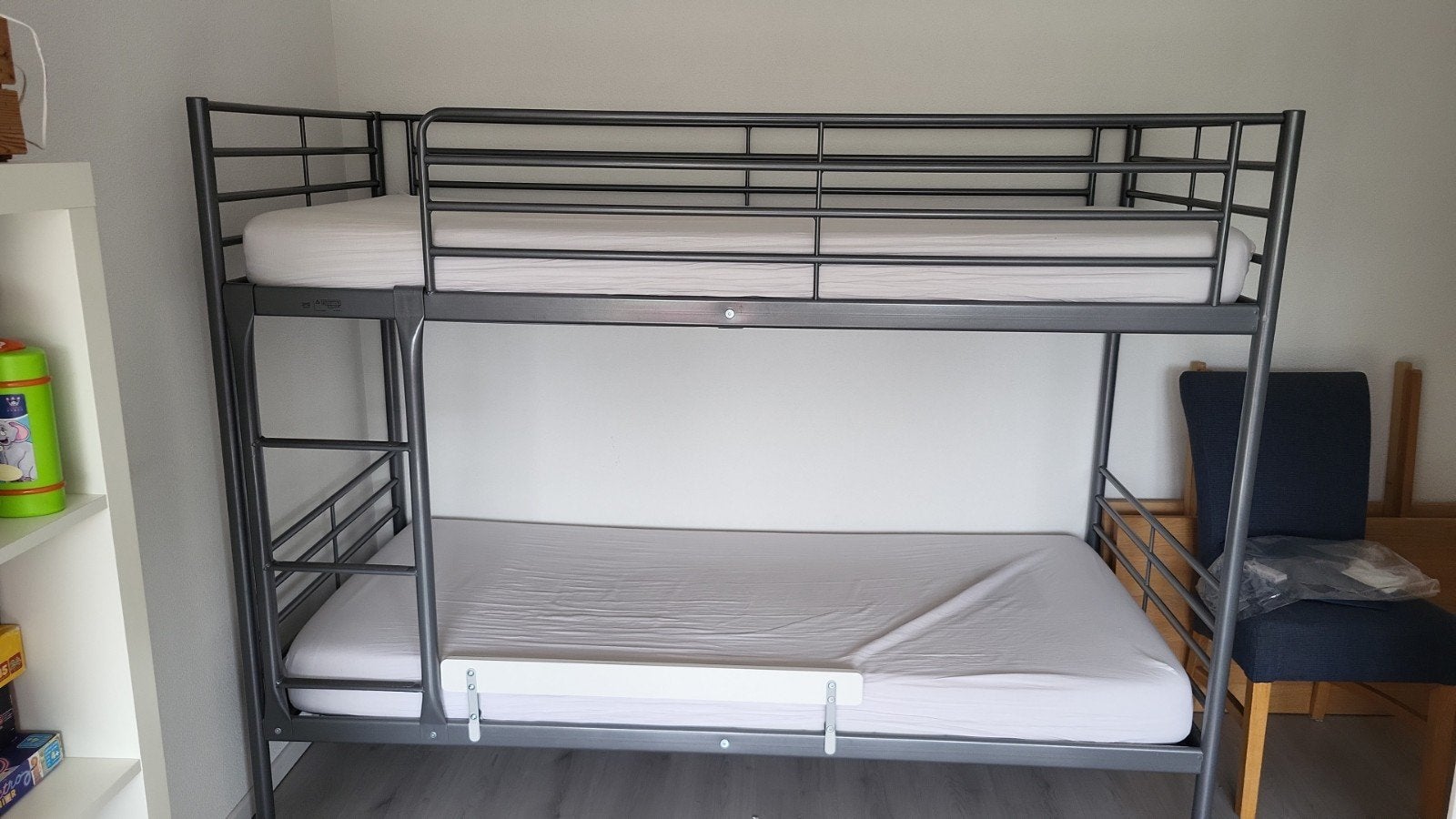 Stevig metalen stapelbed met matrassen, Huis en Inrichting, Ophalen, Gebruikt, 90 cm, Eenpersoons