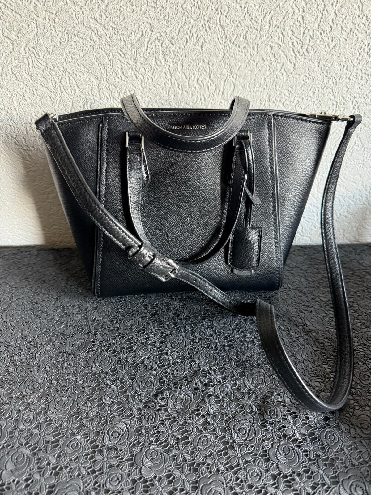 Michael Kors Handtas Zwart met Zilveren Hardware, Sieraden, Tassen en Uiterlijk, Ophalen of Verzenden, Zo goed als nieuw, Zwart