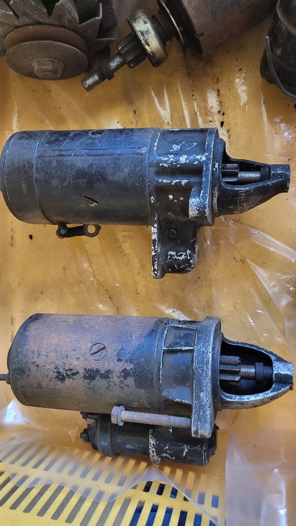 Motor Dynamo Peugeot 404 Ruitensproeier tank Carburateur vin, Ophalen of Verzenden, Gebruikt, Peugeot