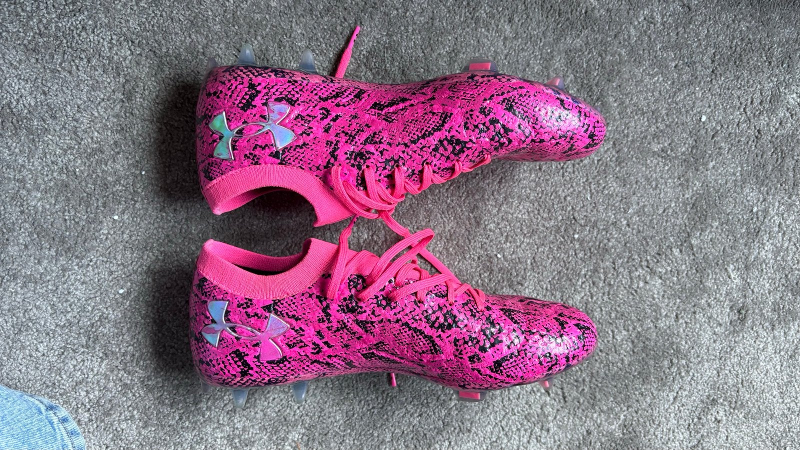 Roze Under Armour voetbalschoenen met slangenprint Maat 42,5, Maat XS of kleiner, Ophalen of Verzenden, Zo goed als nieuw, Schoenen