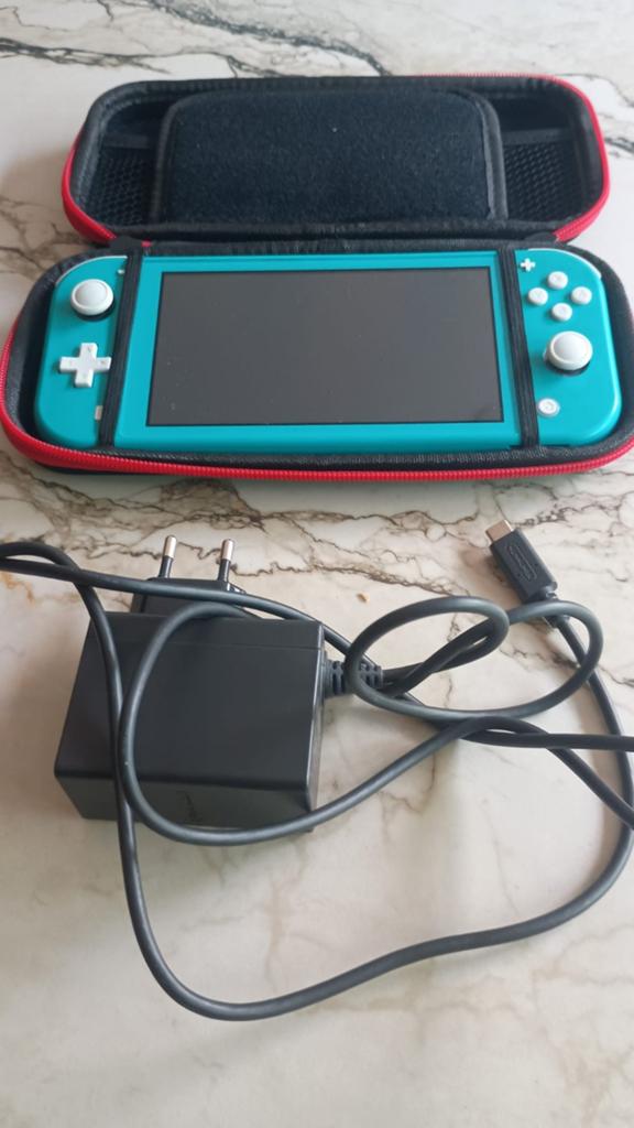 Nintendo Switch Lite Turquoise met hoes en oplader, Ophalen, Turquoise, Zo goed als nieuw, Met beschermhoes of tas