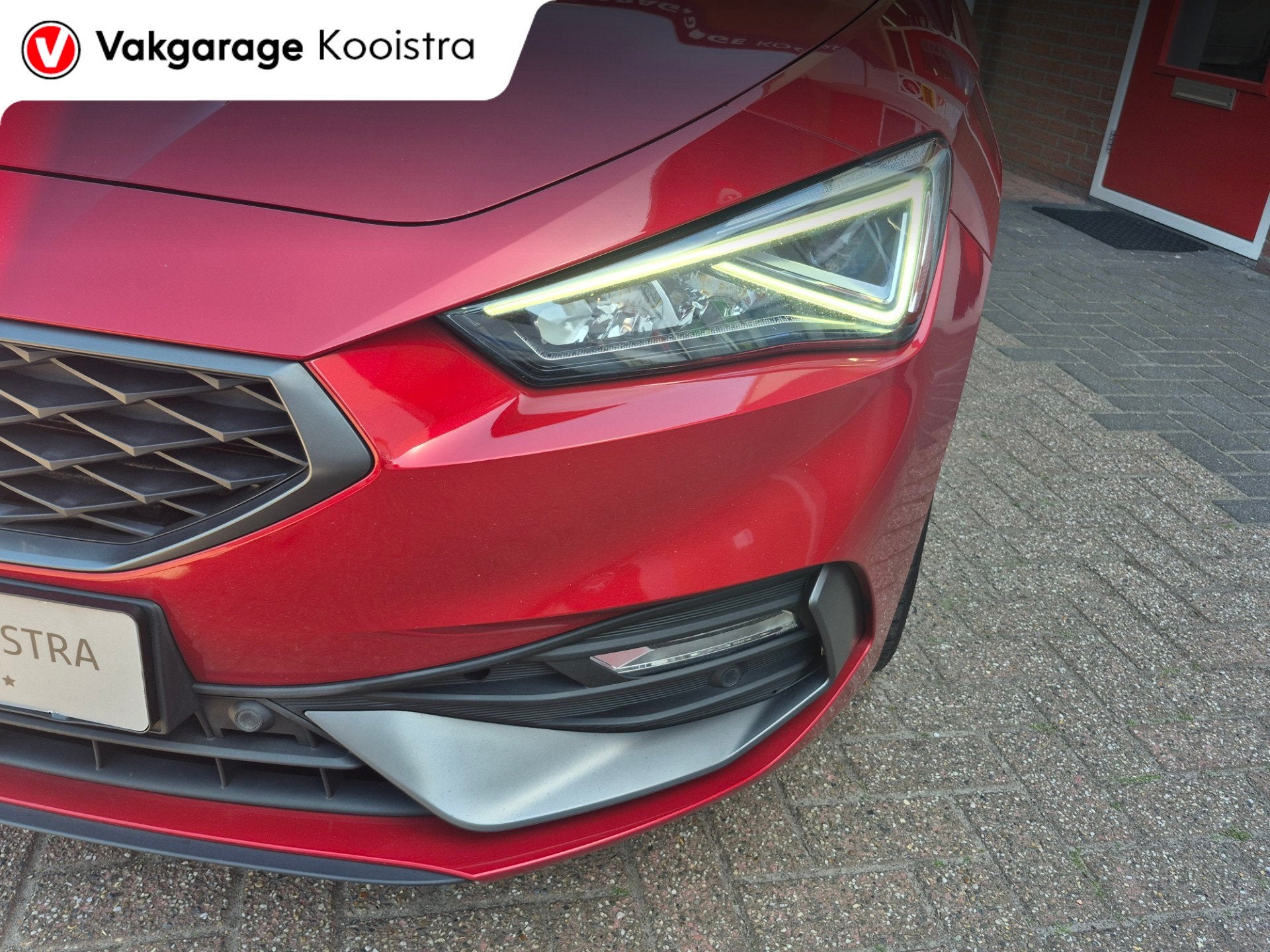 Seat Leon 1.5 eTSI FR|ACC|Camera|Navi|Carplay, 12 maanden, Stof, Zwart, 4 cilinders