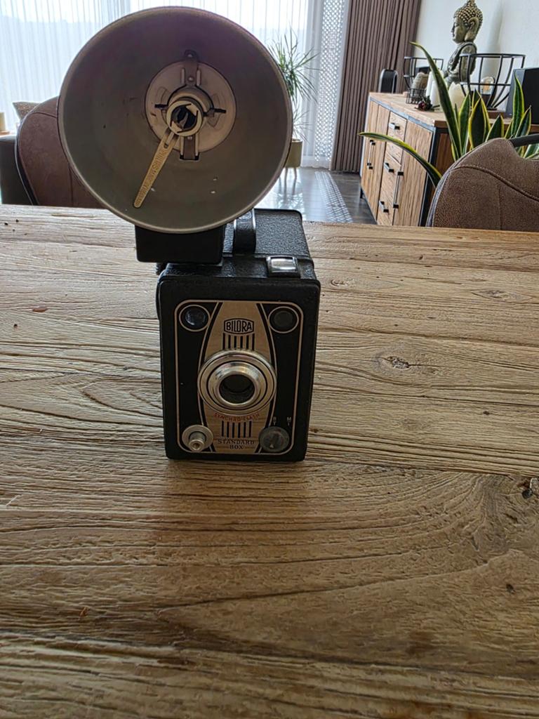 Vintage Bilora Standard Box Camera met flitser, Audio, Tv en Foto, Fotocamera's Analoog, Ophalen of Verzenden, Gebruikt, Compact
