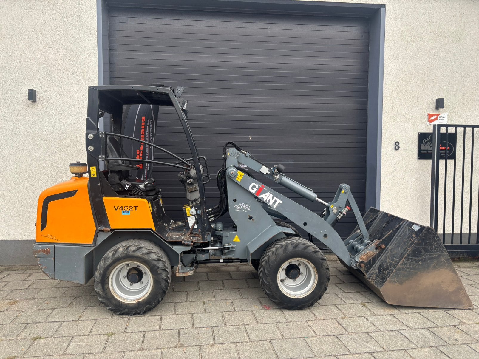 Giant 452, Ophalen, Wiellader of Shovel