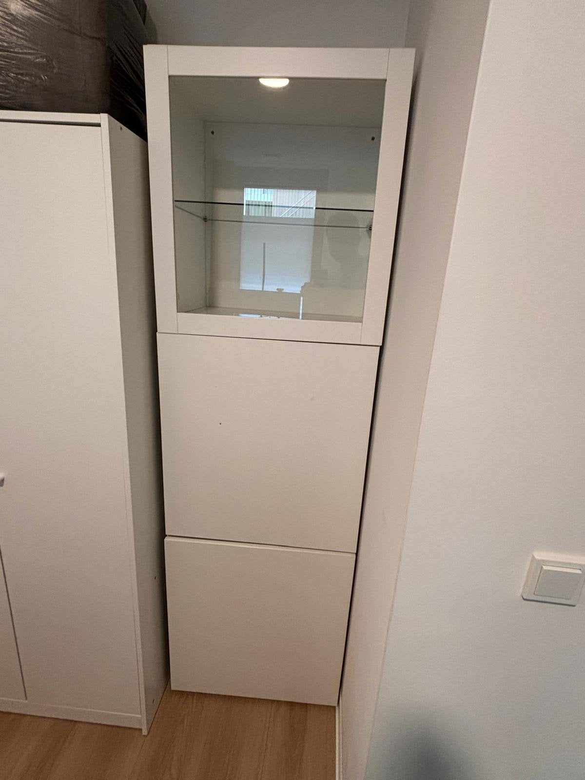 Witte kast met opbergruimte en glazen deur, Modern, functioneel, Overige houtsoorten, Ophalen of Verzenden, Gebruikt