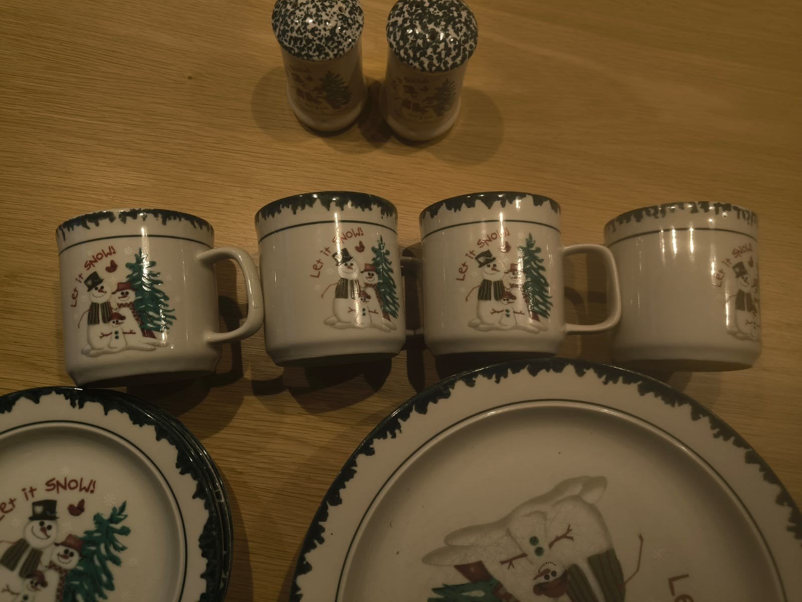 Kerst servies 'Let it Snow' - Borden, mokken, peper en zout, Ophalen, Overige merken, Keramiek, Nieuw