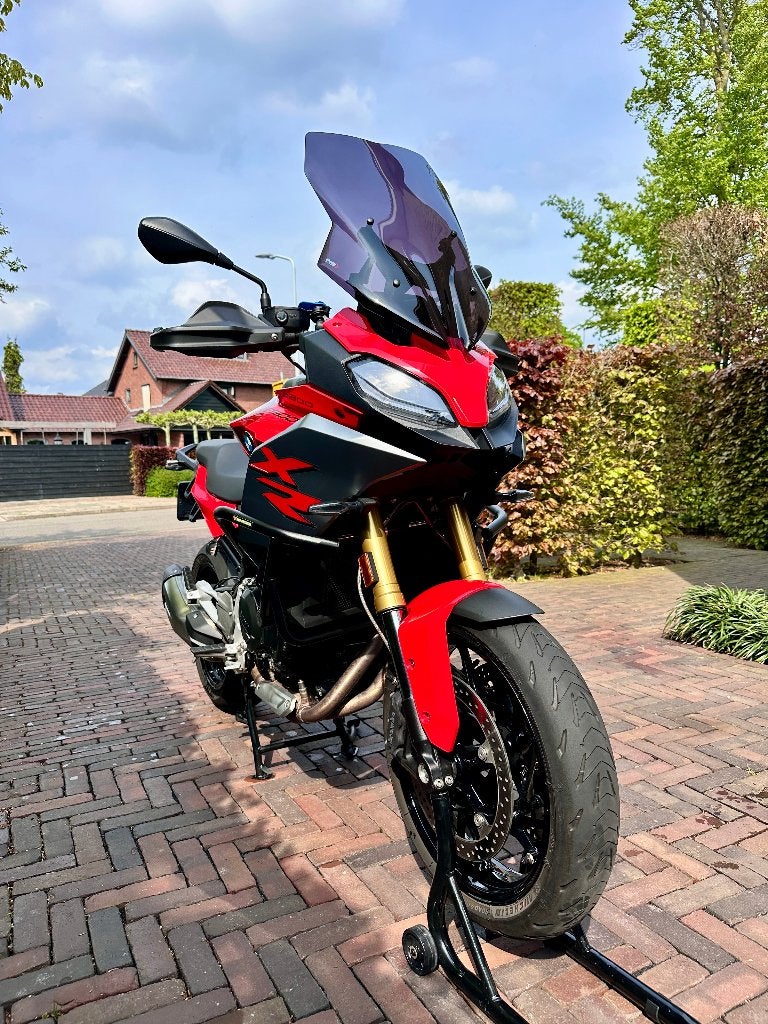 BMW F900XR rood 2022 slechts 7.569 KM (A/A2), Motoren, 2 cilinders, Occasion, Handvatverwarming, 900 cc