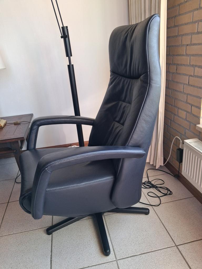 Easysit relaxstoel Arno - sta op stoel - leer donkerblauw, Huis en Inrichting, Fauteuils, Ophalen, Zo goed als nieuw, 50 tot 75 cm