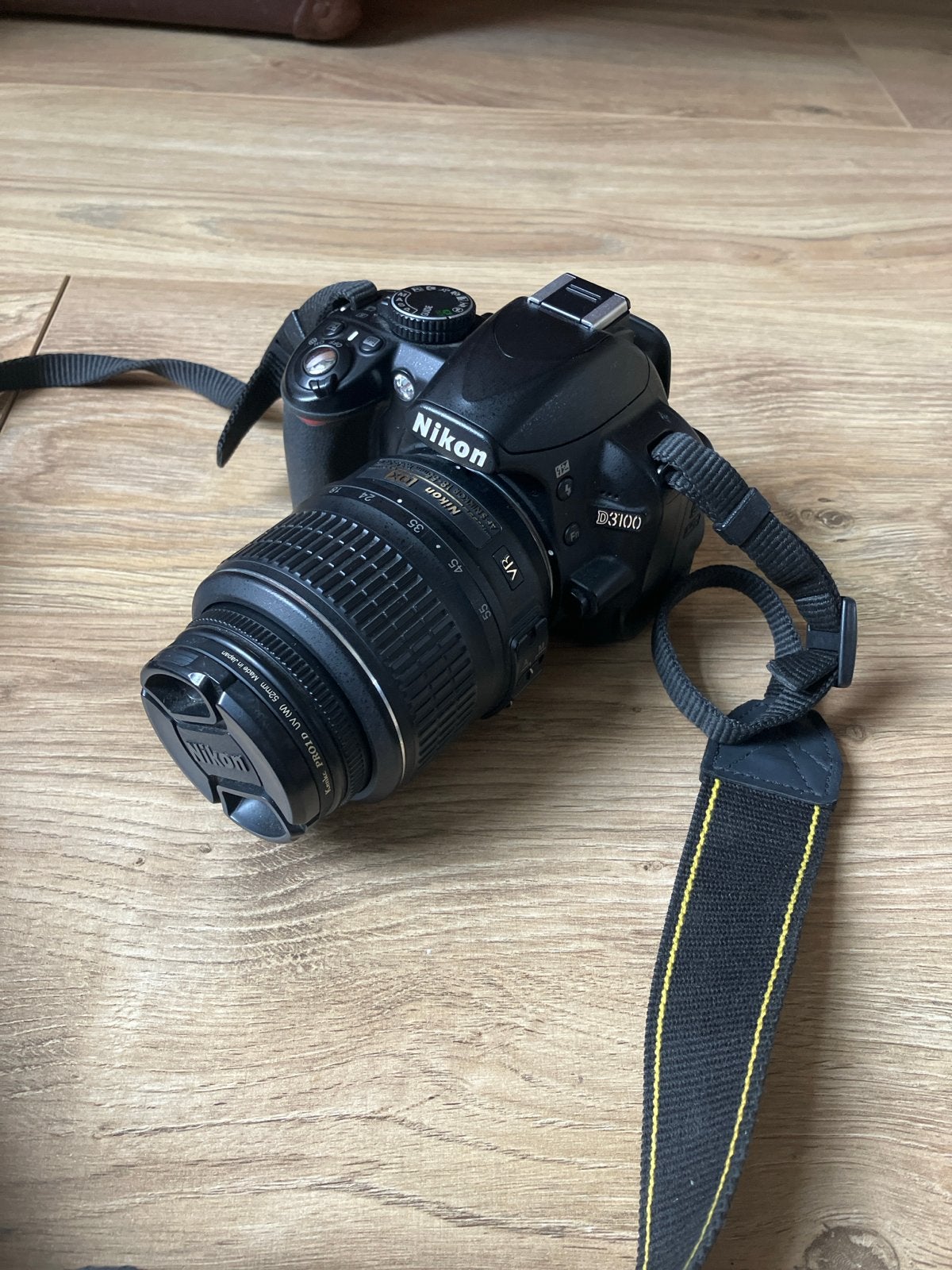 Nikon D3100 DSLR camera met lens en 2 accu's, Gebruikt, Spiegelreflex, Ophalen of Verzenden, Accu