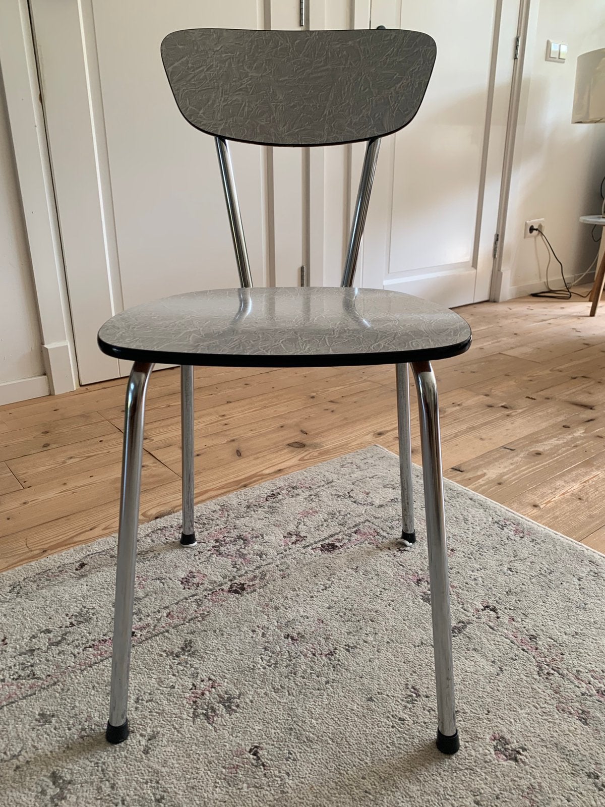 Twee keer vintage formica stoel, Ophalen, Zo goed als nieuw, Eén