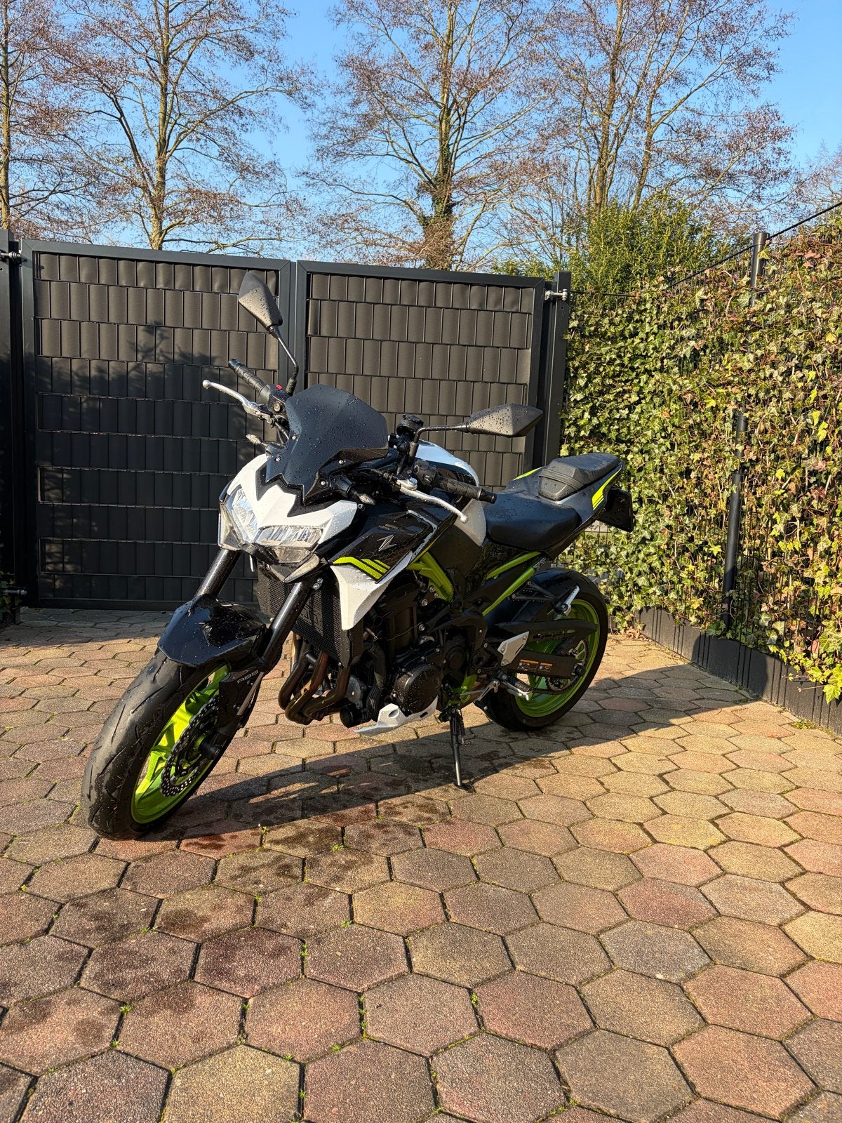 Kawasaki Z900 2022 - Akrapovic Uitlaat & TomTom Rider, Sportuitlaat, 4 cilinders, Motorrijbewijs A, Gebruikt