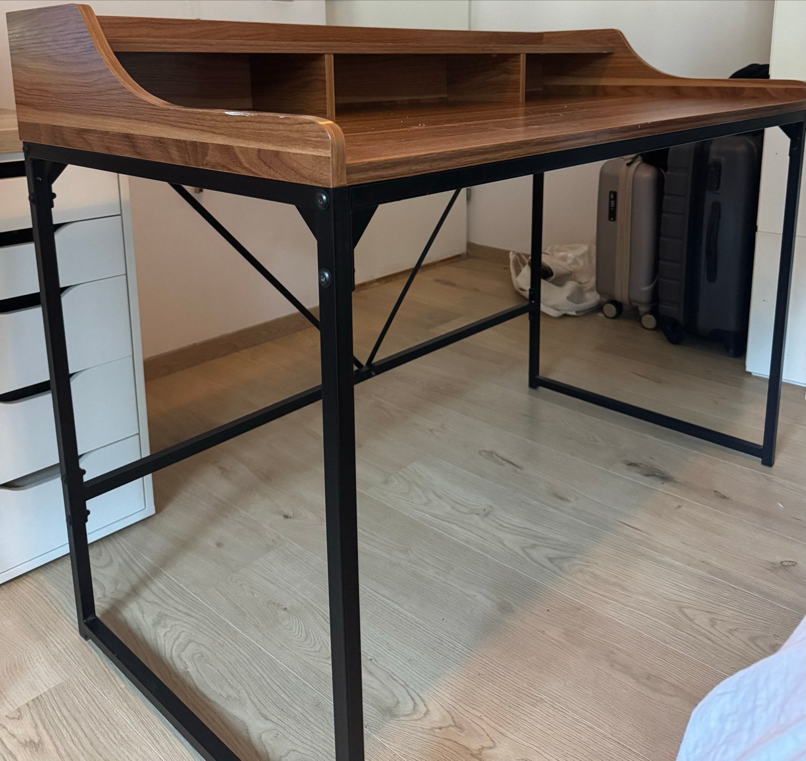 Bureau met opzetstuk (niet afneembaar) en metalen frame, Huis en Inrichting, Bureaus, Ophalen, Opbergruimte, Gebruikt, Hout