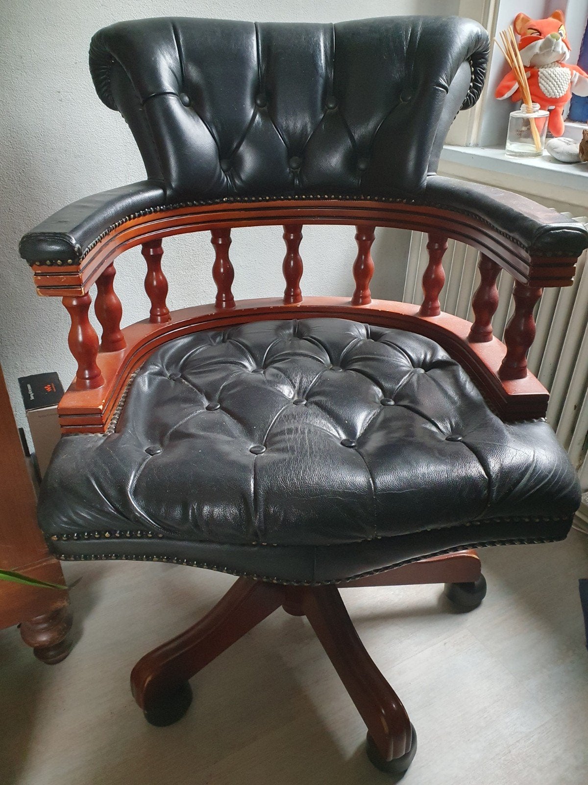 Leren houten Chesterfield bureaustoel, Huis en Inrichting, Bureaustoelen, Bruin, Ophalen of Verzenden, Zo goed als nieuw, Bureaustoel