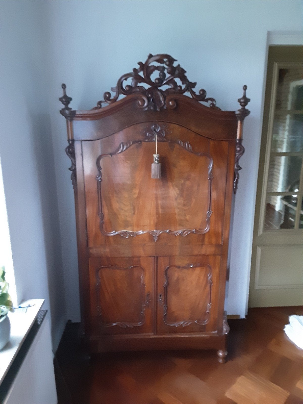 Antieke Biedemeier secretaire met kuif in mahonie hout, Ophalen