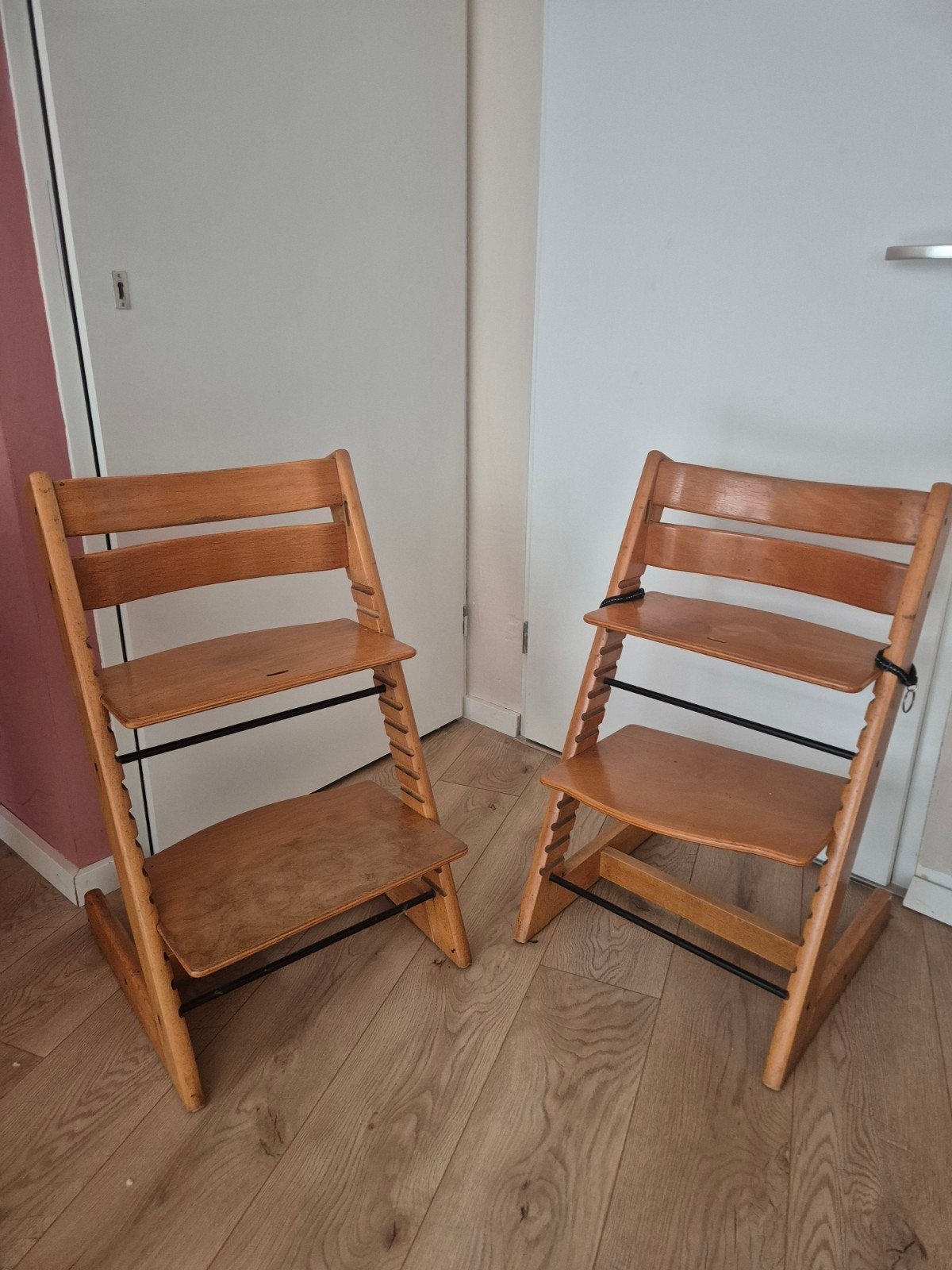 twee ouderwetse trip trap stoelen, Ophalen, Gebruikt, Meegroeistoel