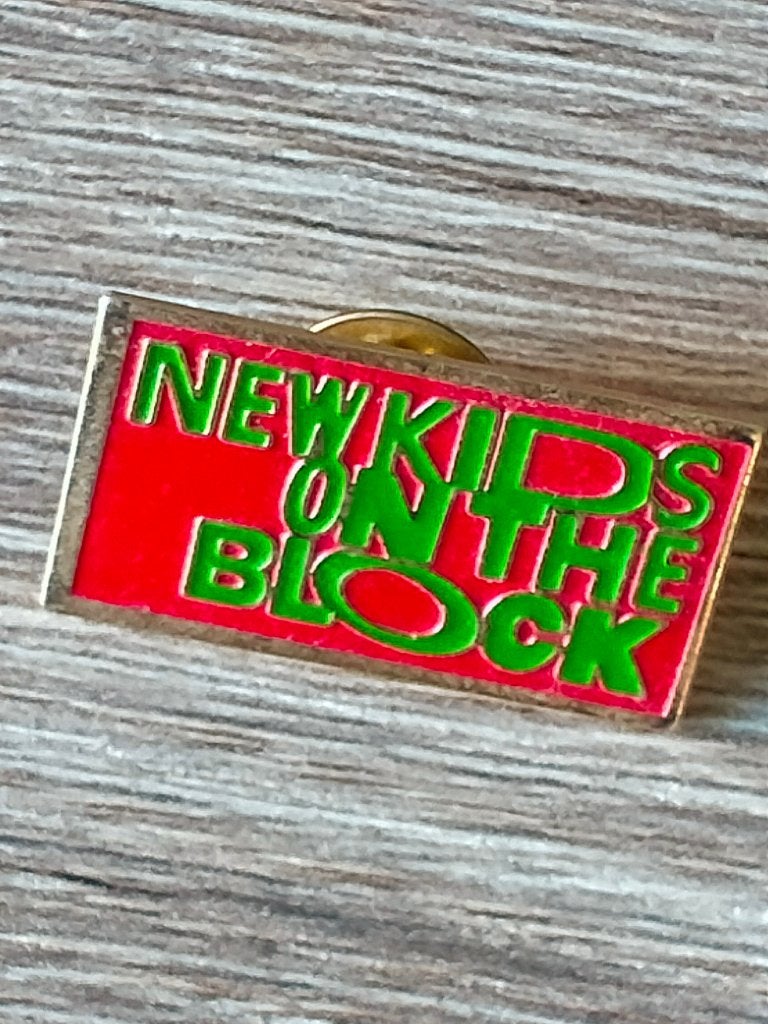 New Kids on the Block NKOTB kleding muziek pin rare 2, Ophalen of Verzenden, Gebruikt, Kleding
