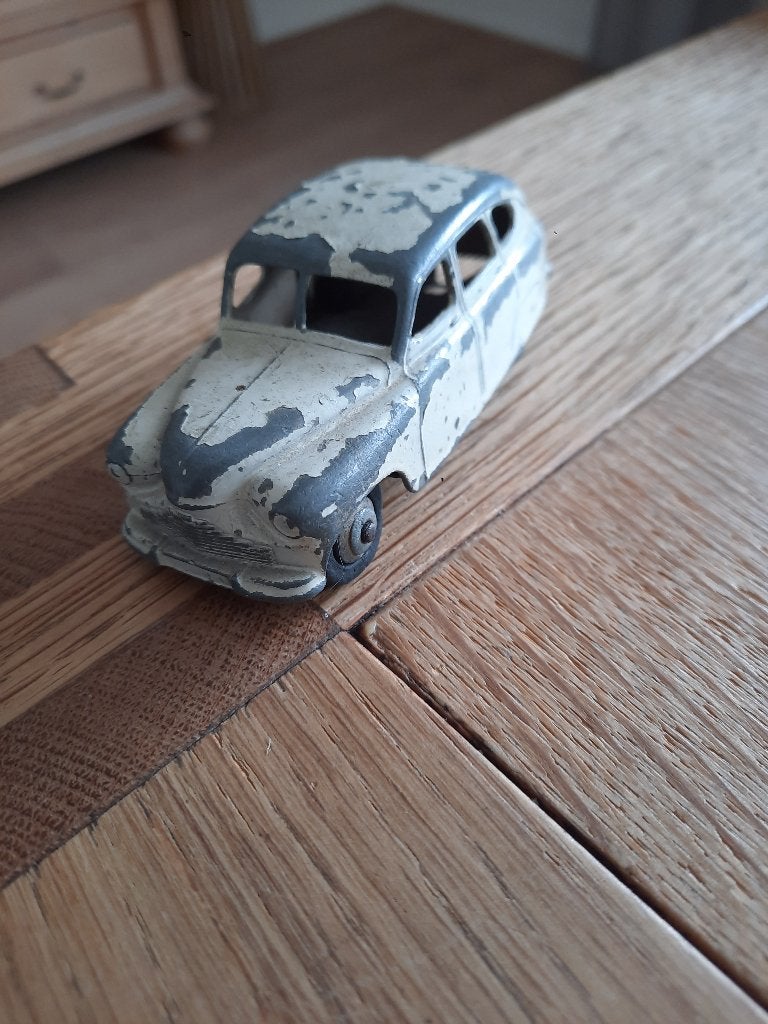 Dinky Toys. Vanguard. Mist linker voorband, Hobby en Vrije tijd, Ophalen of Verzenden, Gebruikt, Auto, Dinky Toys