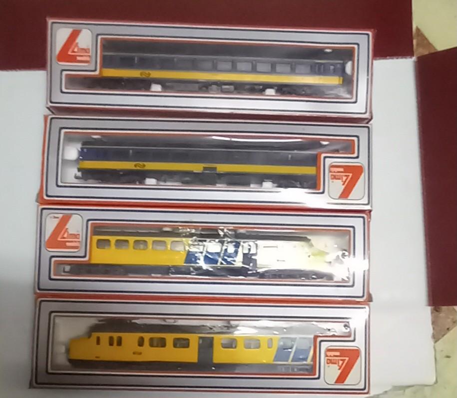 Te koop lima ns hondekop 2 delig+ 2 ns wagons ho, Hobby en Vrije tijd, Modeltreinen | H0, Treinset, Gelijkstroom, Verzenden, Analoog