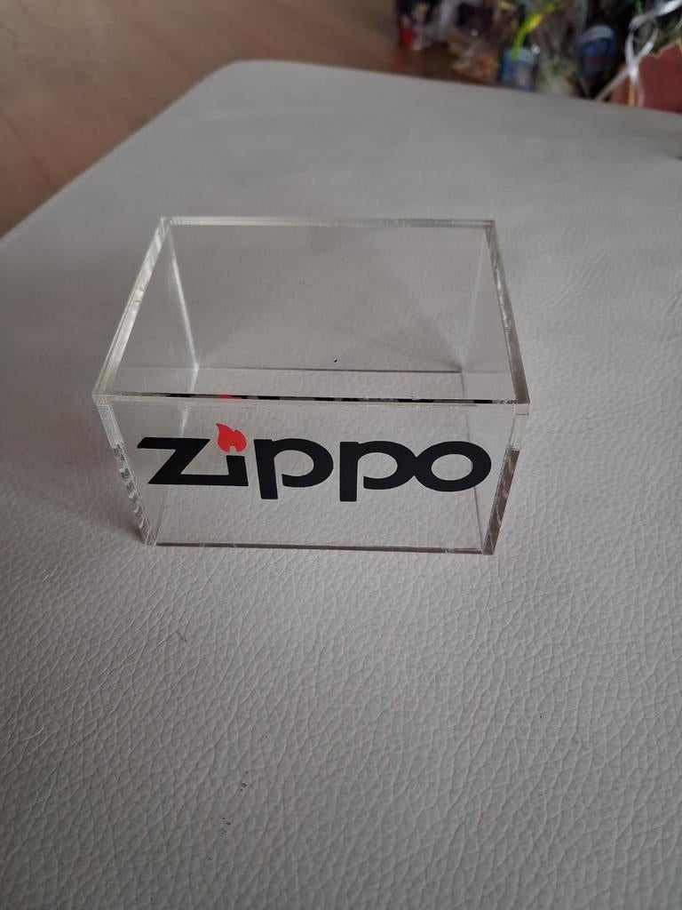 2 X Zippo display standaard om een Zippo op te etaleren., Ophalen of Verzenden, Aansteker