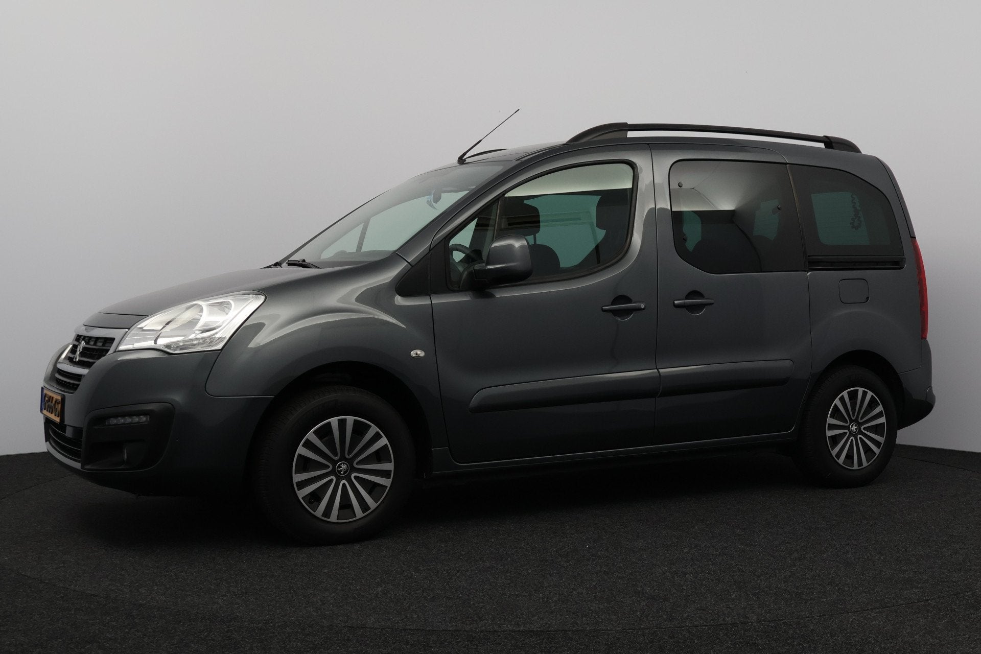 Peugeot Partner Tepee 1.2 PureTech Active/ D-Riem verv: 95.0, Auto's, Voorwielaandrijving, Stof, Gebruikt, 1199 cc