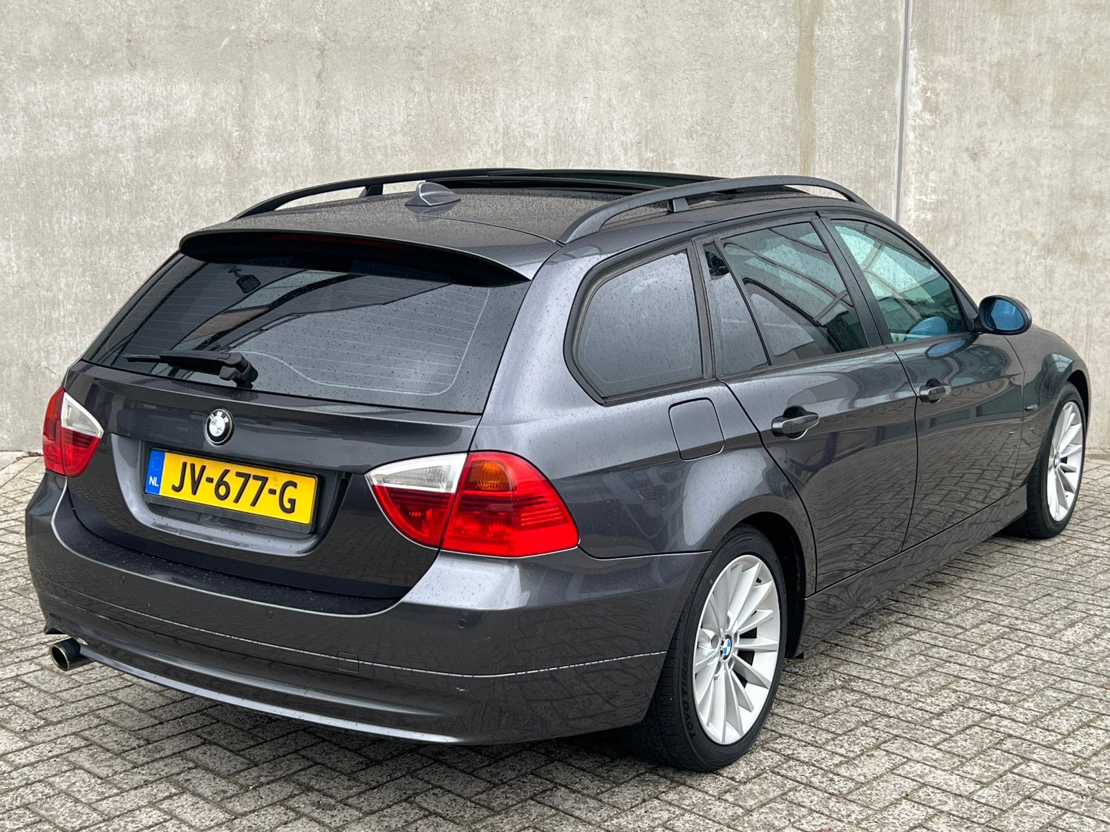 Grijze Luxe BMW 3-Serie 320i E91 Touring/Panorama/NieuweAPK!, 13 km/l, Dealer onderhouden, 1995 cc, Handgeschakeld