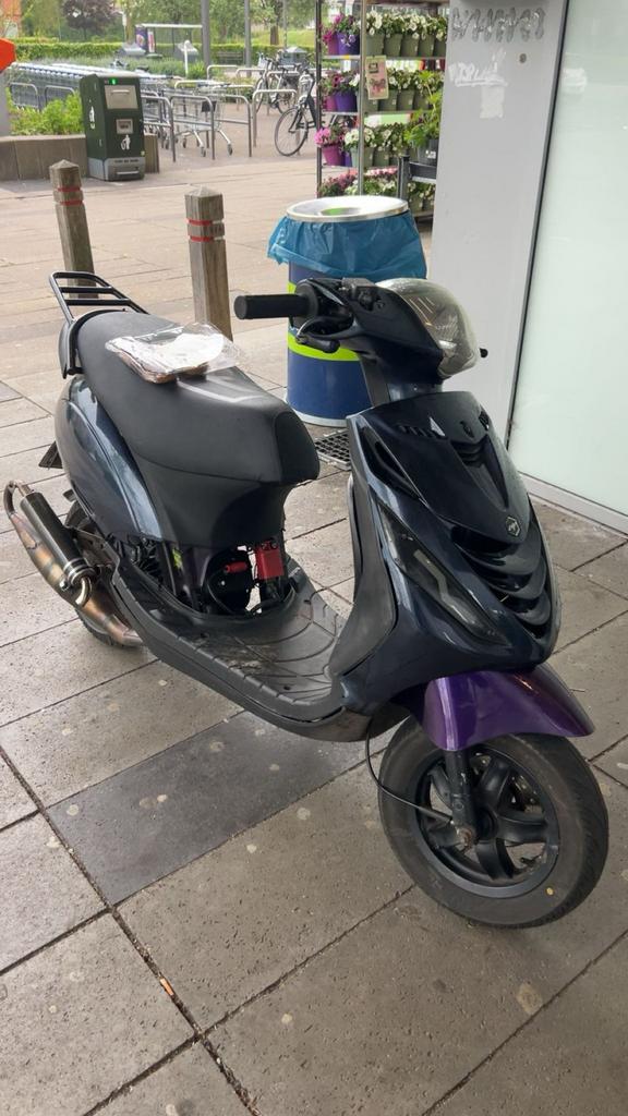 Zip 2t 70cc lees bijschrijving goed, Fietsen en Brommers, Scooters | Piaggio, Ophalen, Zo goed als nieuw, Tweetakt, Zip