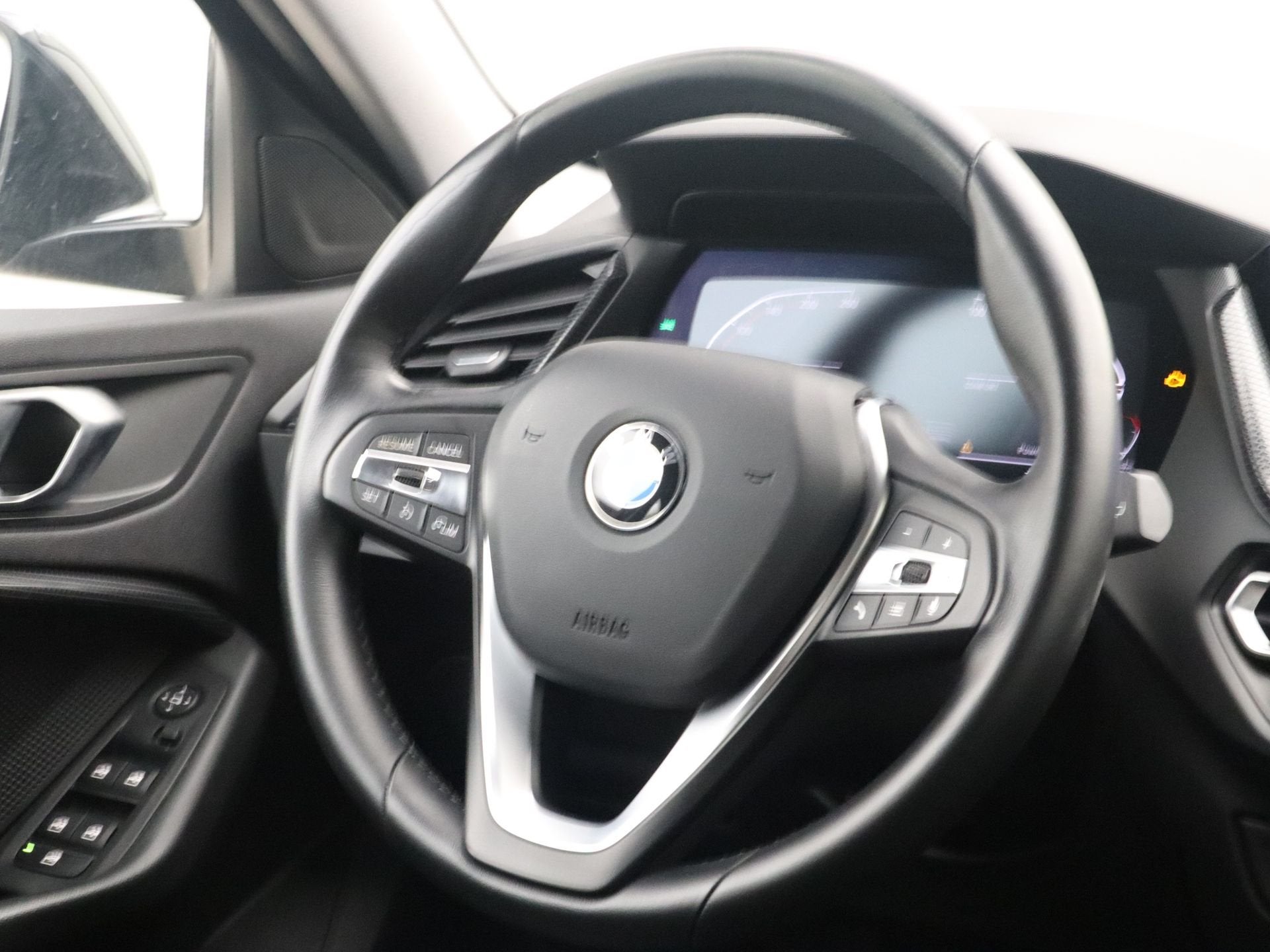 BMW 1 Serie 118i Business Edition (bj 2022, automaat), Auto's, Gebruikt, Met garantie (alle), Zwart, Origineel Nederlands