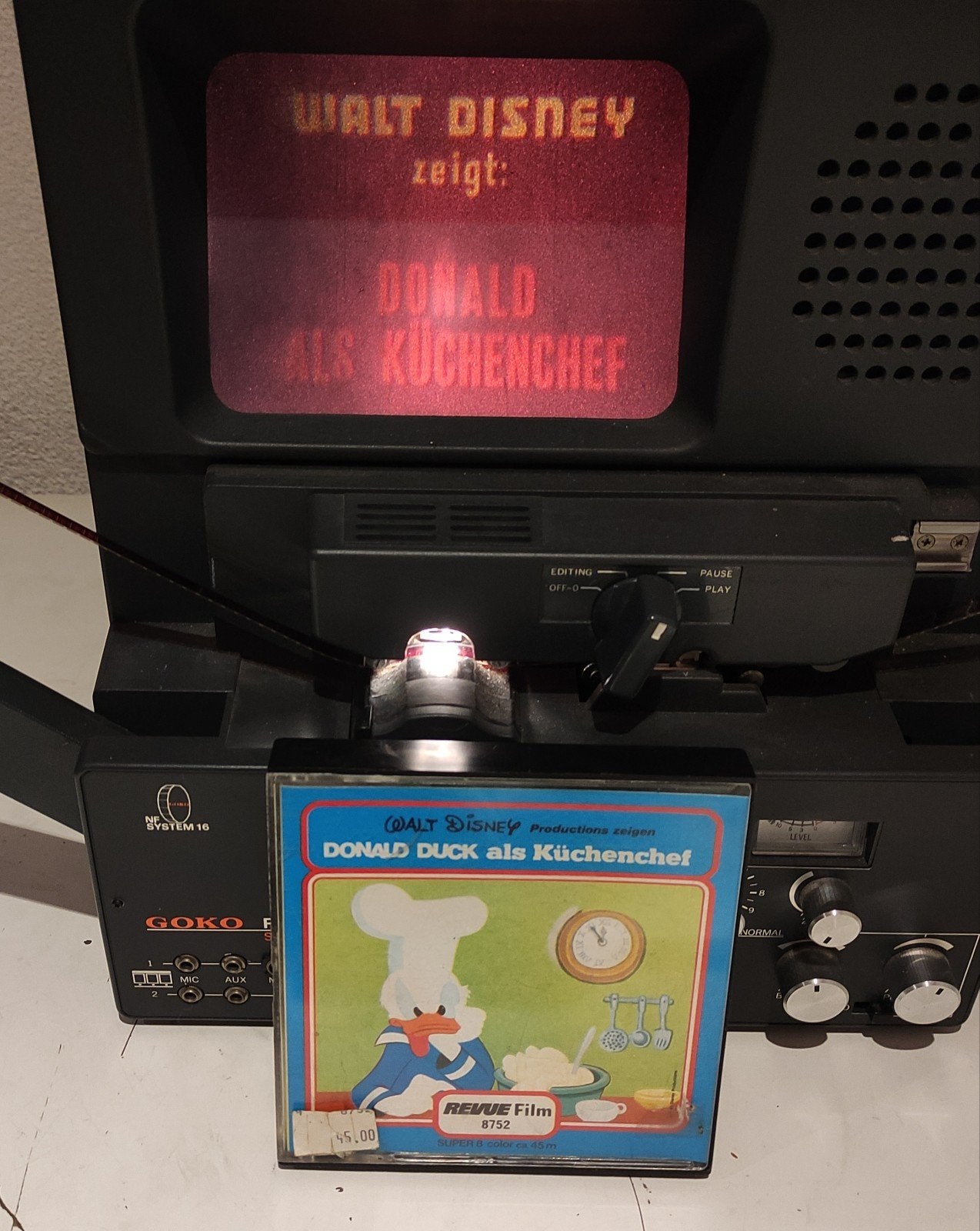 super 8 DONALD DUCK ALS KUCHENCHEF KLEUR en SILENT, Audio, Tv en Foto, Filmrollen, Ophalen of Verzenden, 8mm film