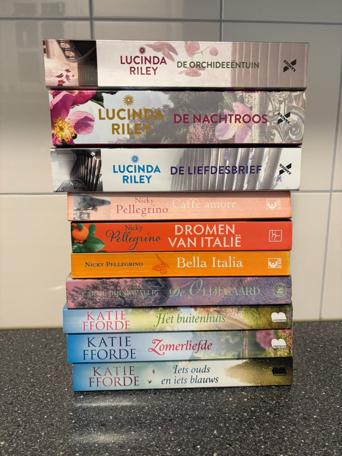 10 ROMANS VAN O.A. LUCINDA RILEY, KATIE FFORDE  ENZ, Ophalen of Verzenden, Gelezen