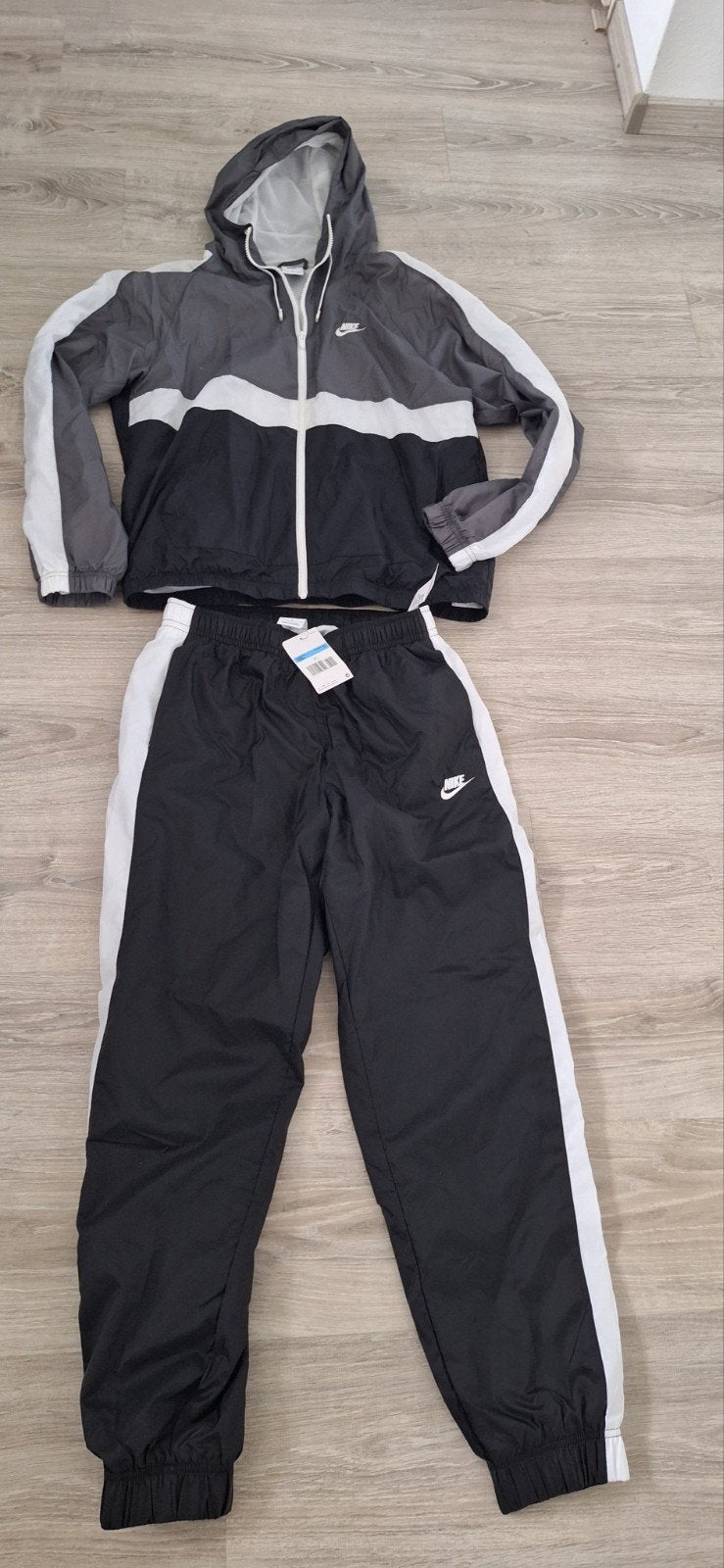 Nike trainingspak - Windrunner jas en nieuwe broek, Maat 48/50 (M), Zwart, Nike, Nieuw