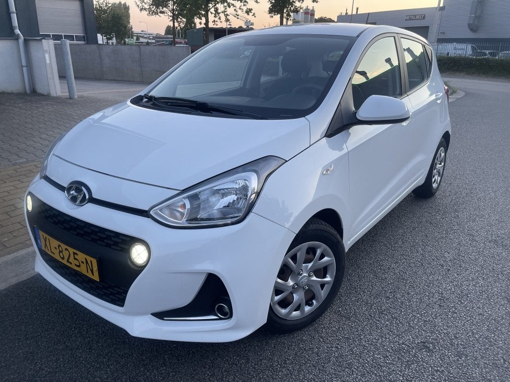 Hyundai i10 1.0i Comfort (bj 2019), Gebruikt, 4 stoelen, Wit, Origineel Nederlands