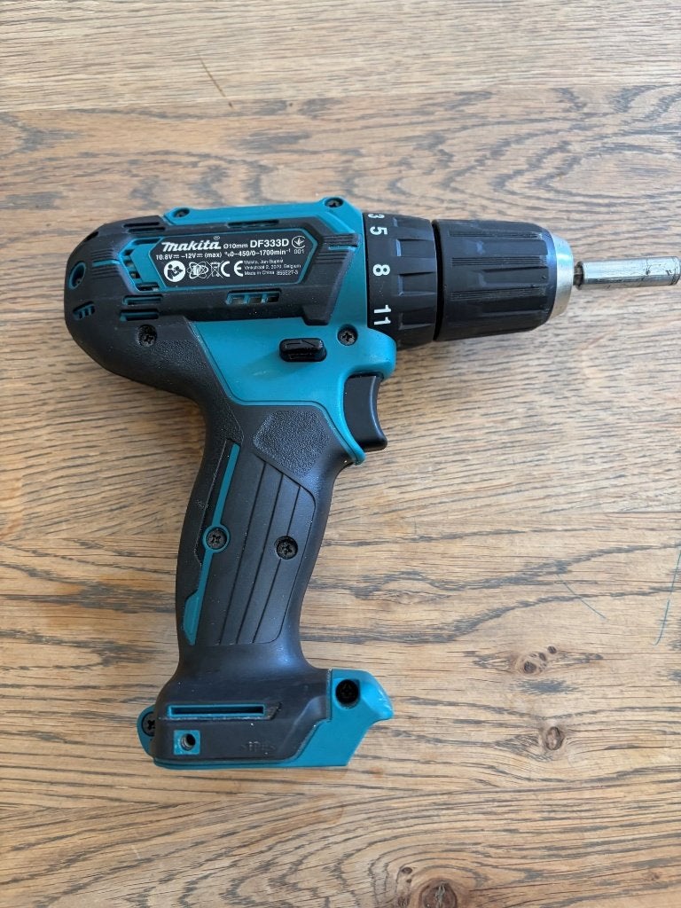 Makita accuboormachine INCLUSIEF oplader en accu 12v, Overige typen, Ophalen of Verzenden, Zo goed als nieuw, 400 tot 600 watt