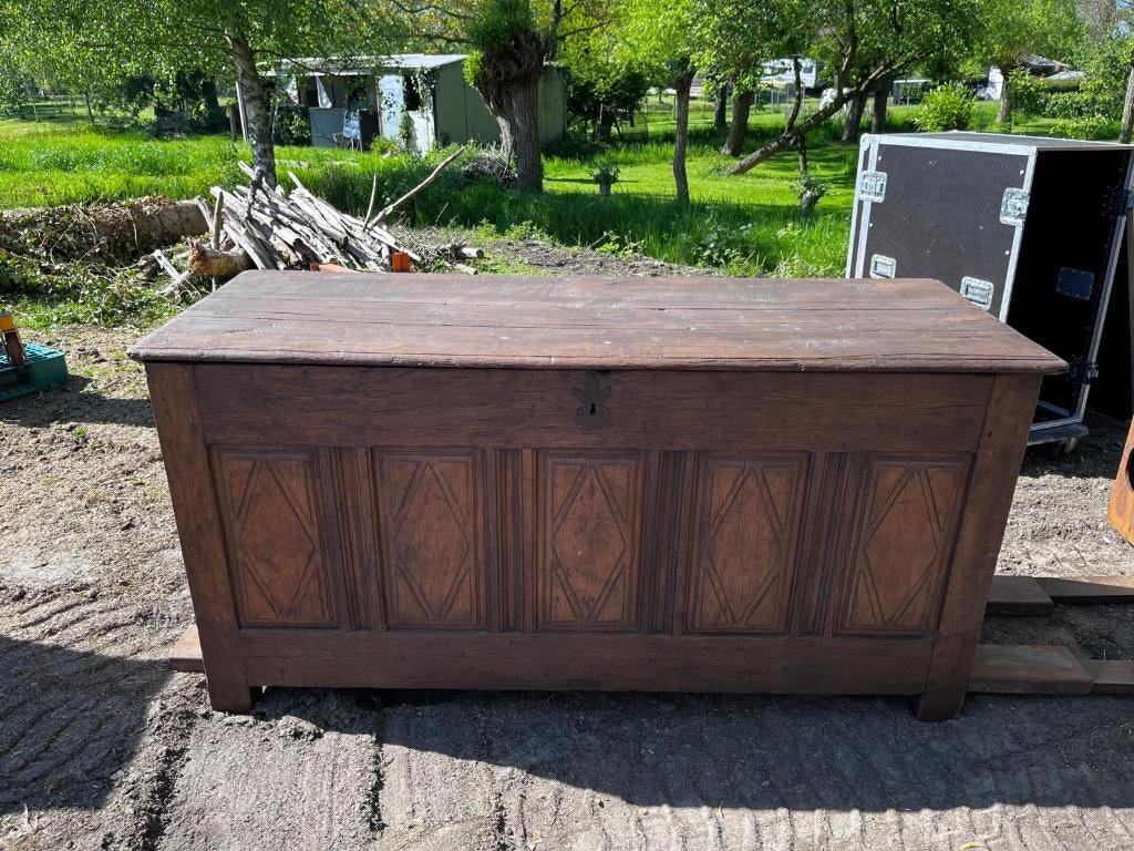 Grote antieke kist, Ophalen