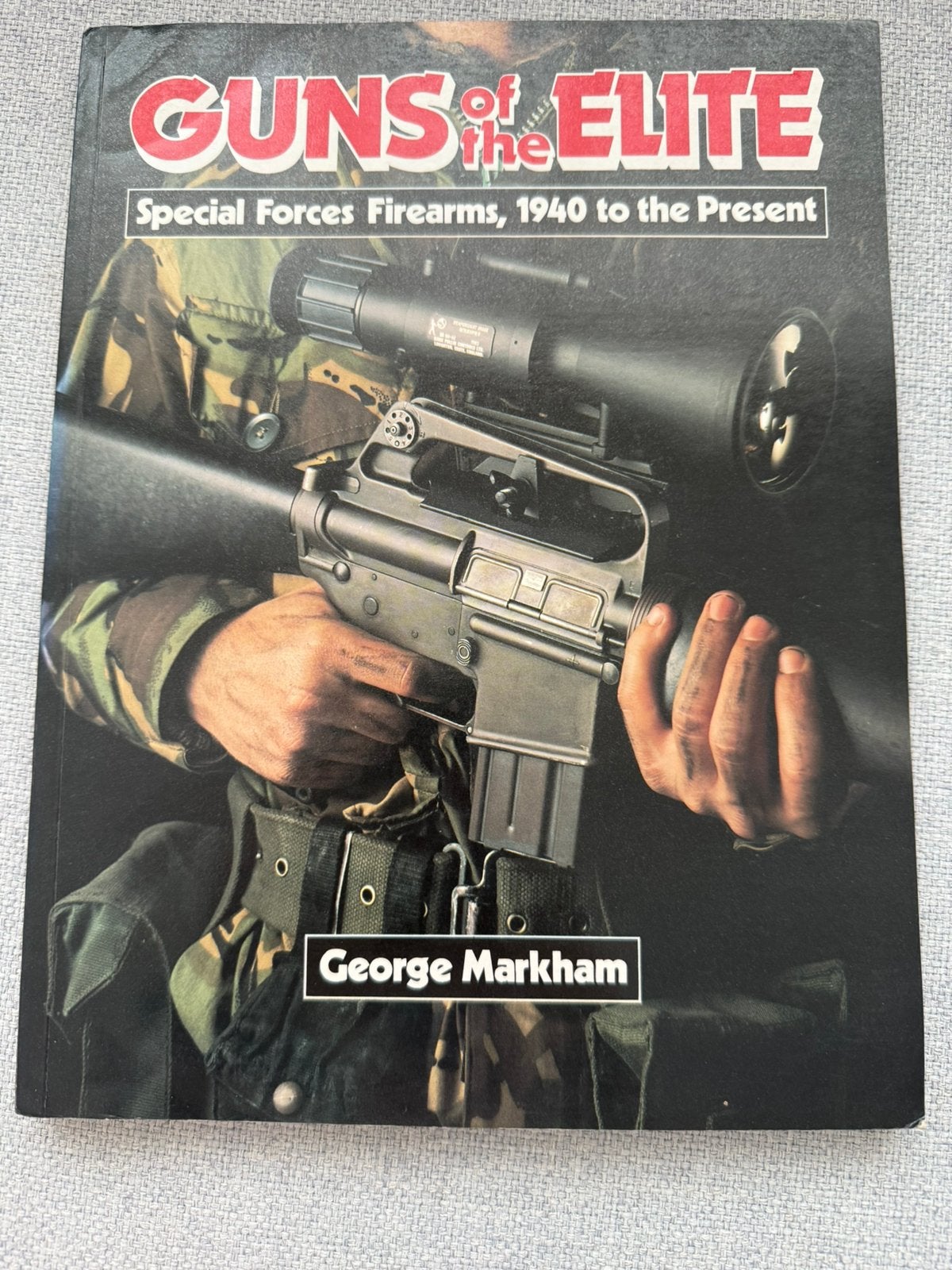 Gins of the Elite Special Forces Firearms 1940 to the presen, Niet van toepassing, Ophalen of Verzenden, Zo goed als nieuw, Landmacht