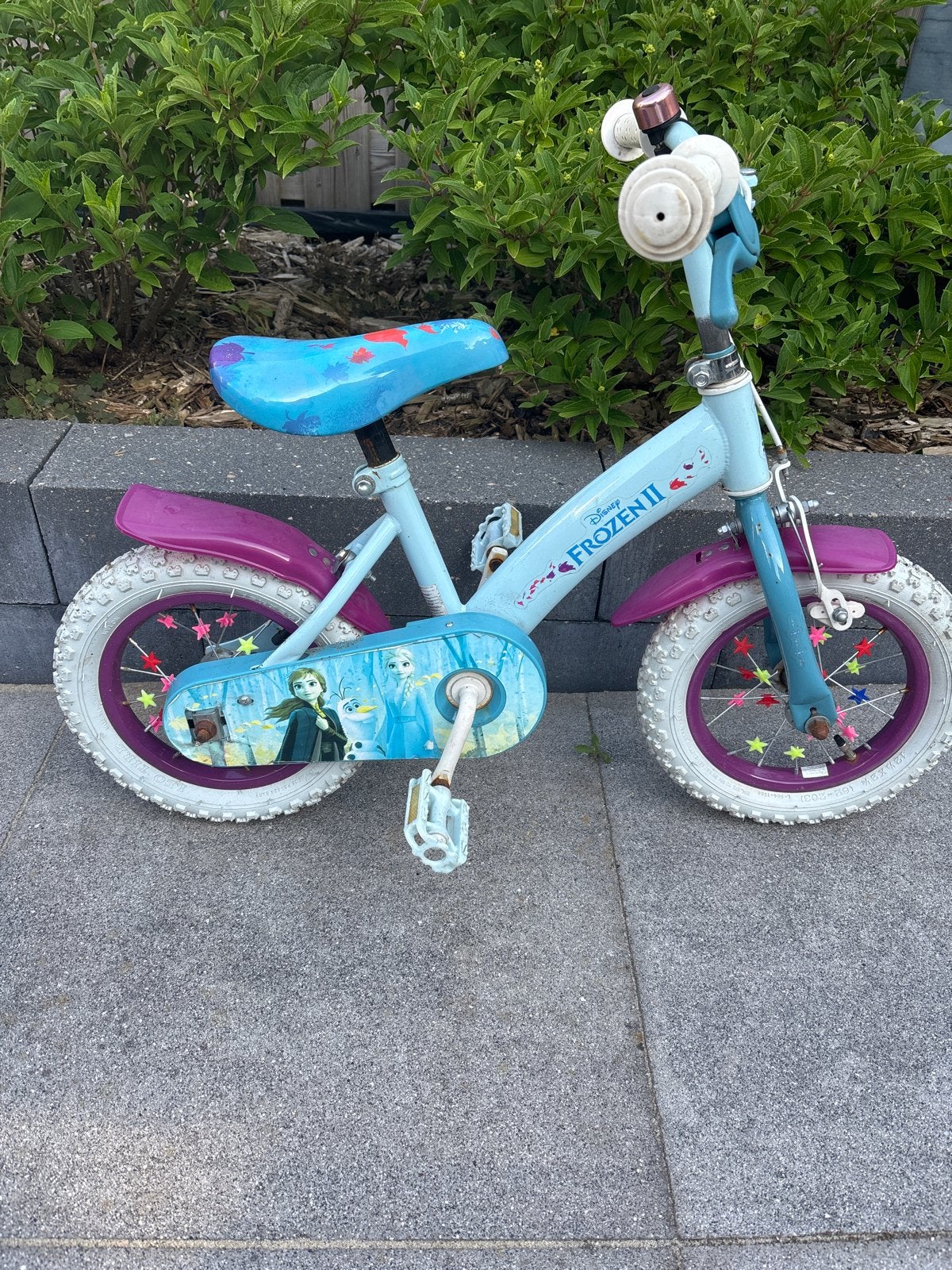 Frozen kinderfiets 12 inch met zijwieltjes, Ophalen, Terugtraprem, Zijwieltjes, Gebruikt