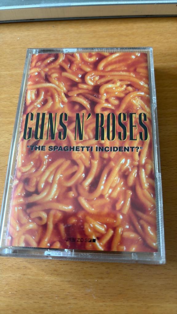 Guns n Roses muziek cassette the Spaghetti incident, Dicoso, Gebruikt, 1 bandje, Ophalen of Verzenden