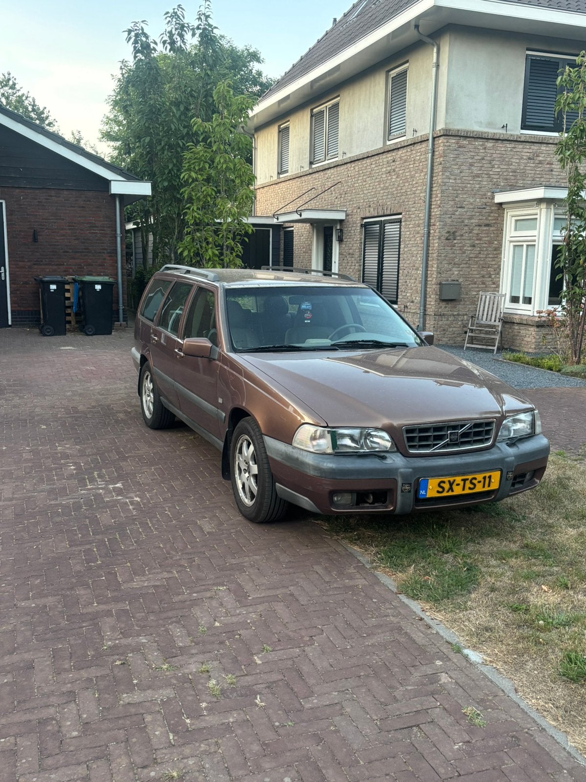 Volvo V70 2.5 XC 1998 (Geen Apk), Auto's, Bruin, Stationwagon, Vierwielaandrijving, Particulier