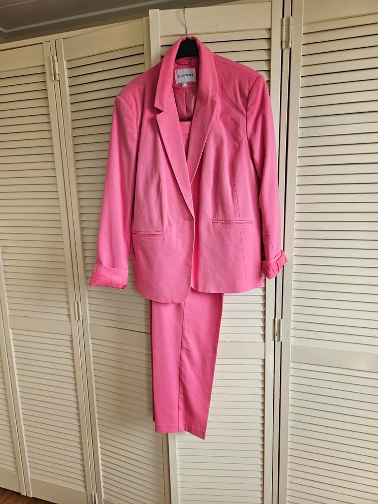 Flitsend Knalroze Broekpak - Bodyflirt, Kleding | Dames, Kostuum of Pak, Maat 46/48 (XL) of groter, Ophalen of Verzenden, Zo goed als nieuw