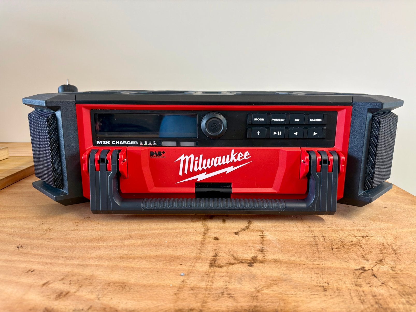 Milwaukee M18 Packout radio PRCDAB+, Ophalen, Zo goed als nieuw, Bouwradio