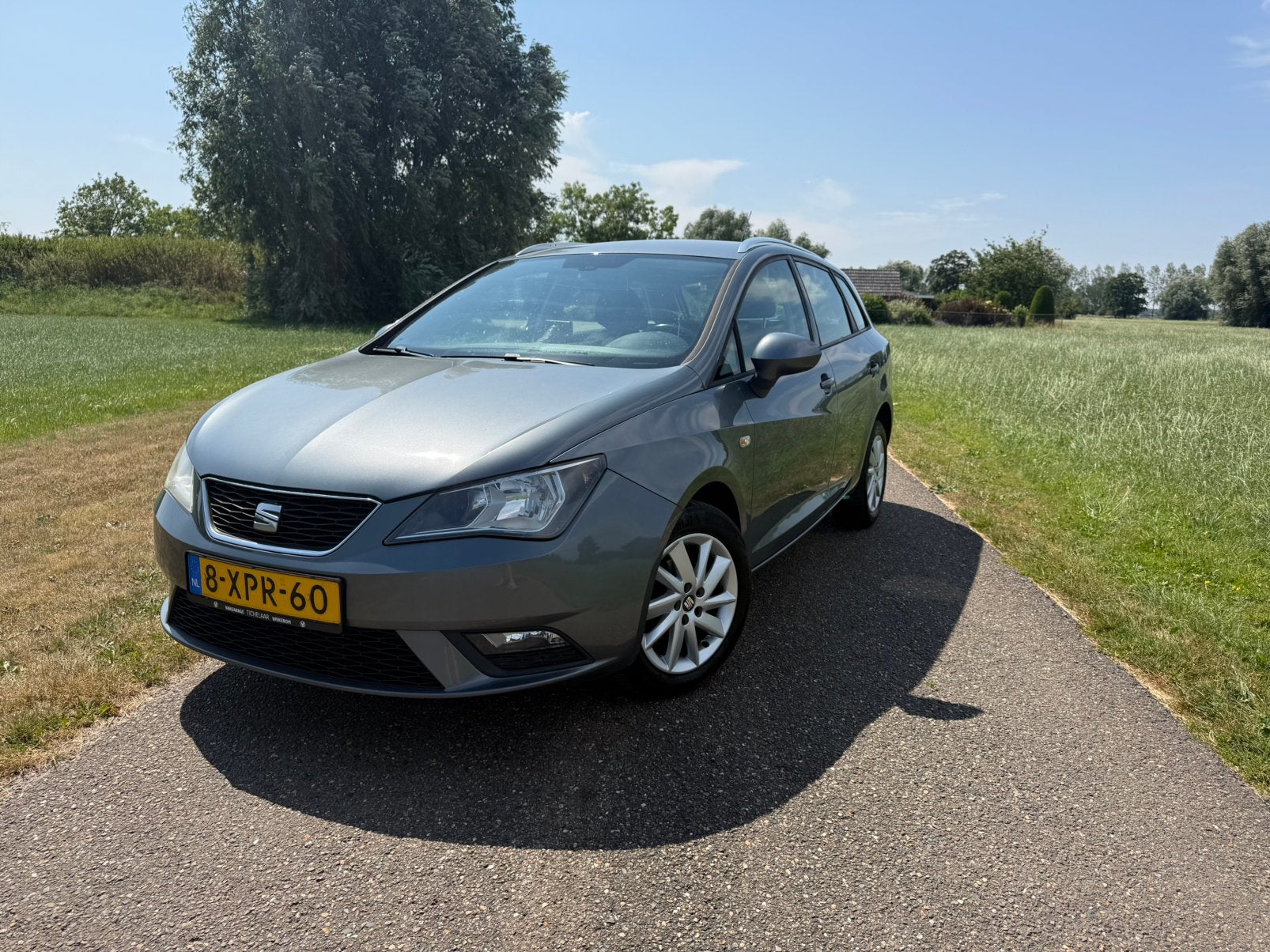 Seat Ibiza 1.2 63KW ST 2014 Grijs nw apk  Bluetooth radio!!, Auto's, Voorwielaandrijving, 40 €/maand, 4 cilinders, Ibiza