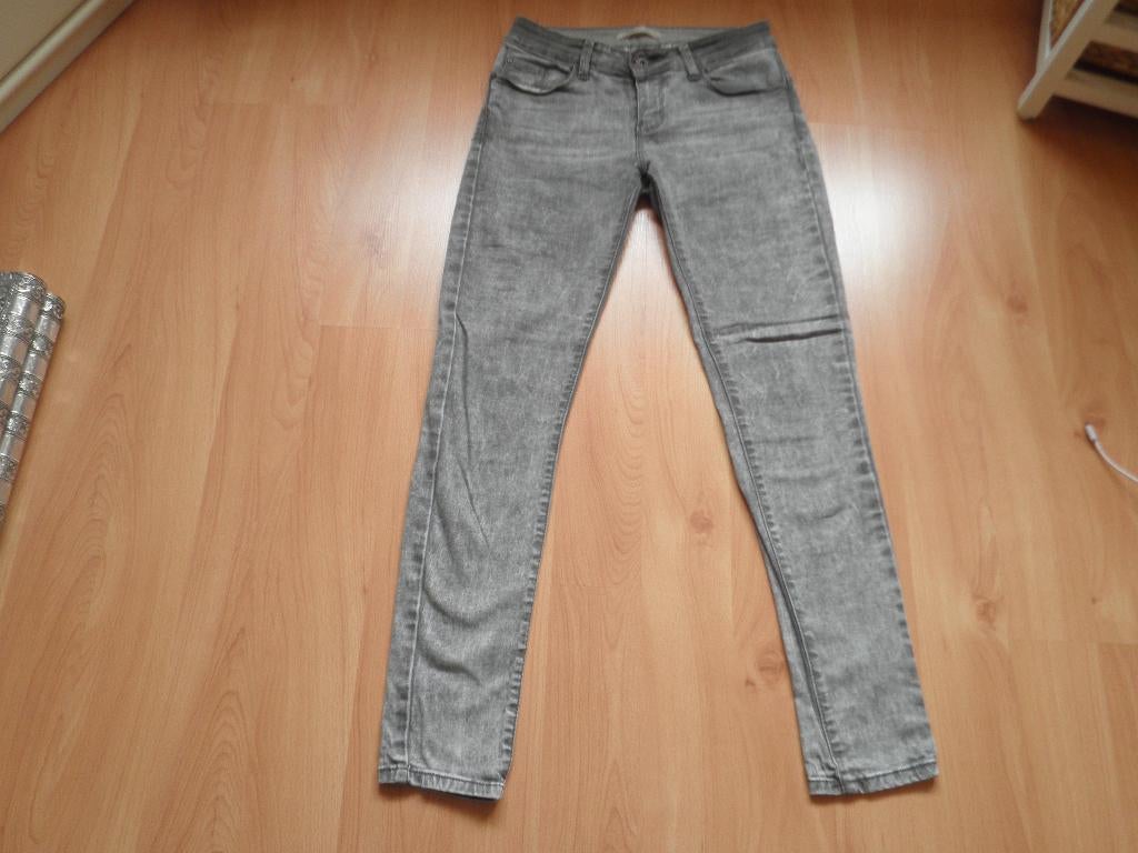 leuke grijze Toxik spijkerbroek valt als maat S/36, Verzenden, Toxik, Zo goed als nieuw, W28 - W29 (confectie 36)