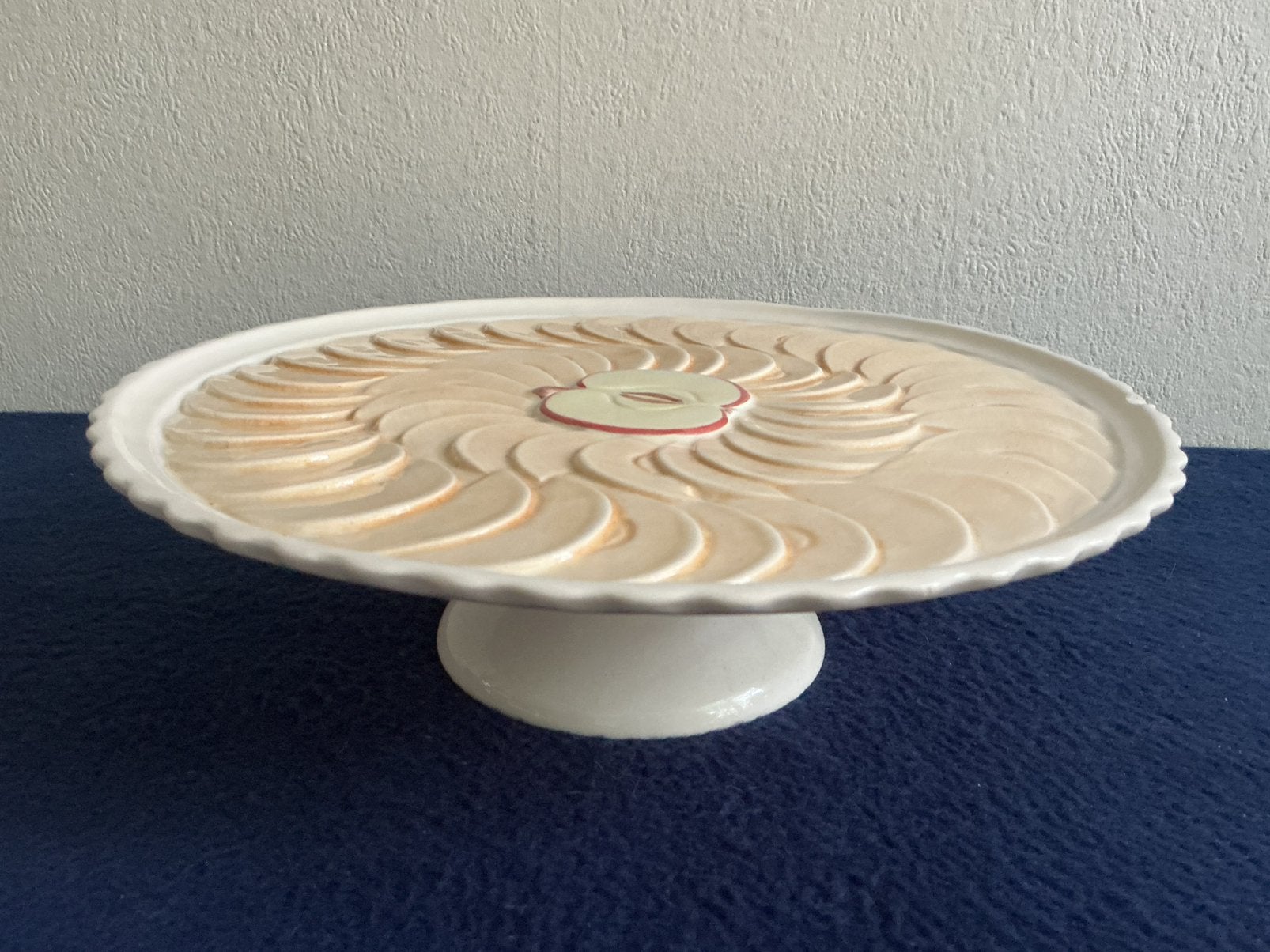 Majolica taartschaal met appelmotief, Gebruikt, Keramiek, Vintage, Ophalen of Verzenden