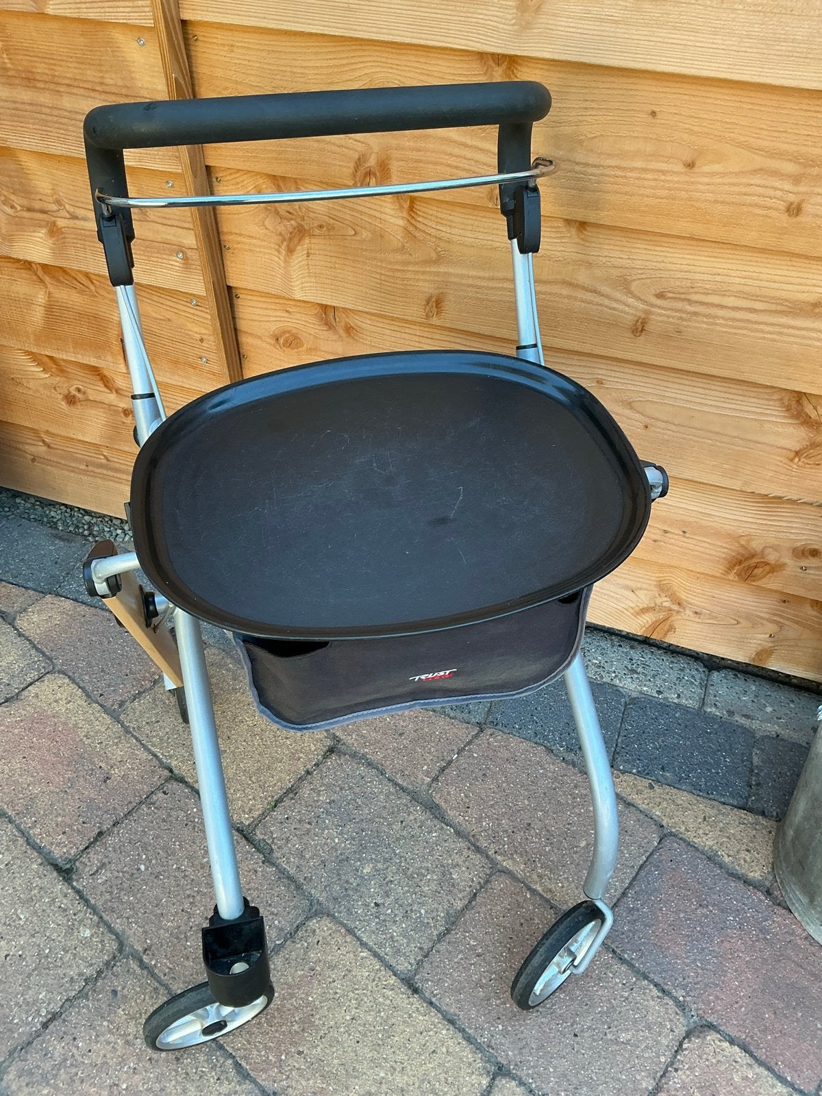 Trust rollator met dienblad en tasje voor binnen in huis, Diversen, Ophalen