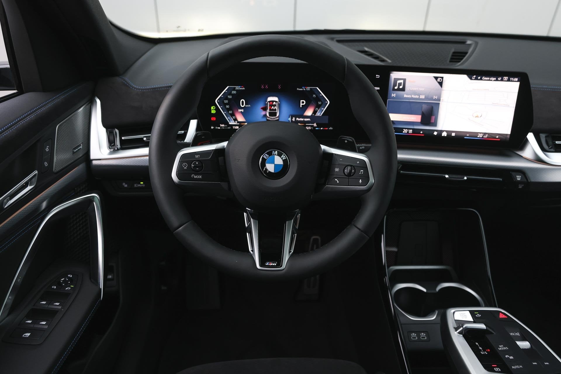 BMW X2 sDrive20i M Sport Automaat / Panoramadak / Trekhaak /, Auto's, Dealer onderhouden, X2, 1800 kg, 156 pk