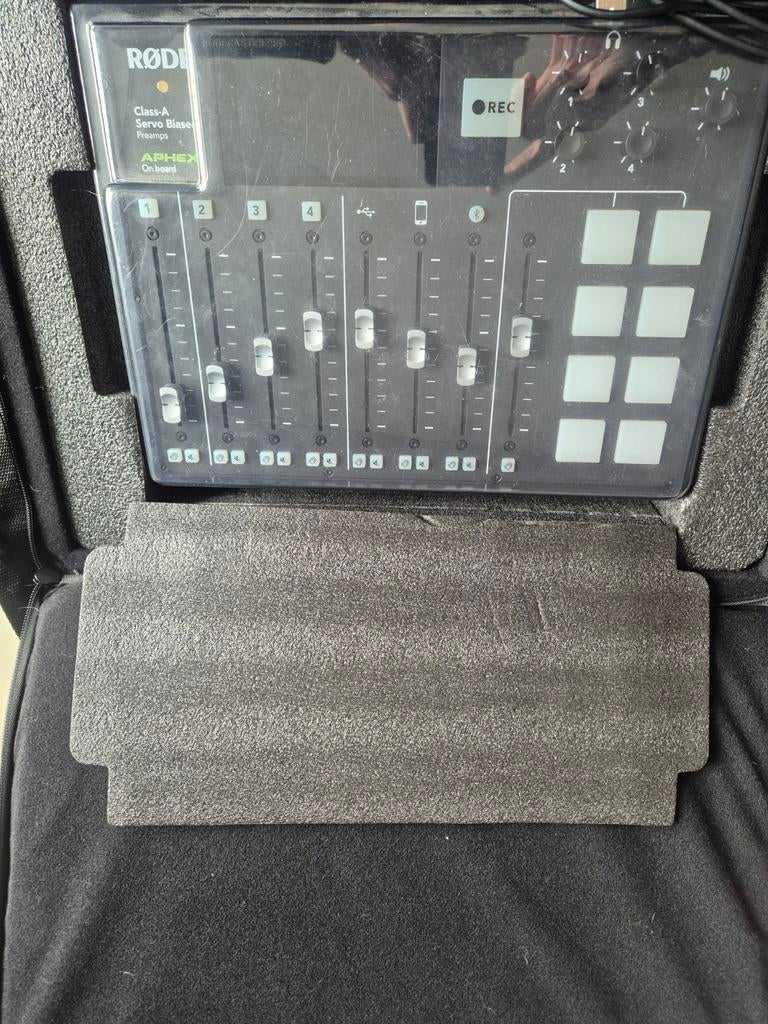 Rodecaster Pro inclusief reistas en decksaver, Ophalen of Verzenden, Zo goed als nieuw, Minder dan 5 kanalen, Microfooningang