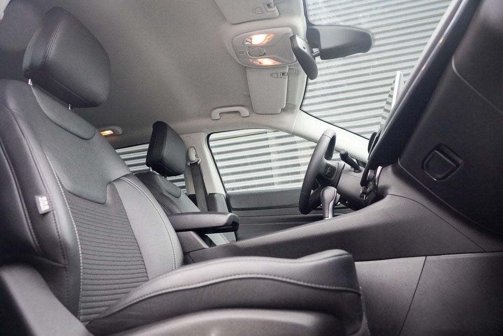 Jeep Compass 4xe 190 Plug-in Hybrid / Navi / 18'' / Incl BTW, Auto's, Automaat, 4 cilinders, Leder en Stof, Bedrijf